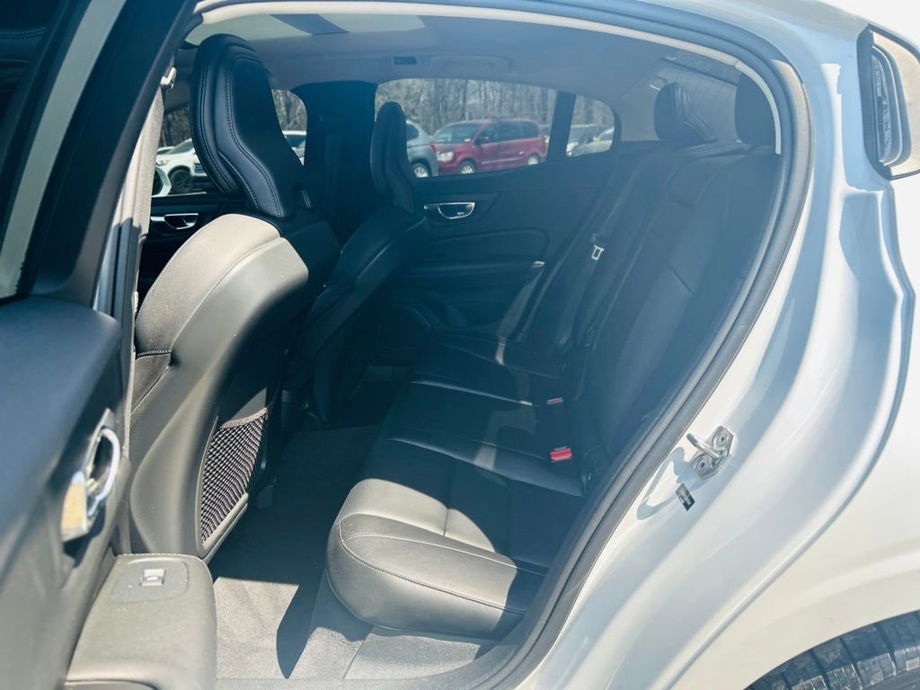 Used 2020 Volvo S60 T5 Momentum image 31