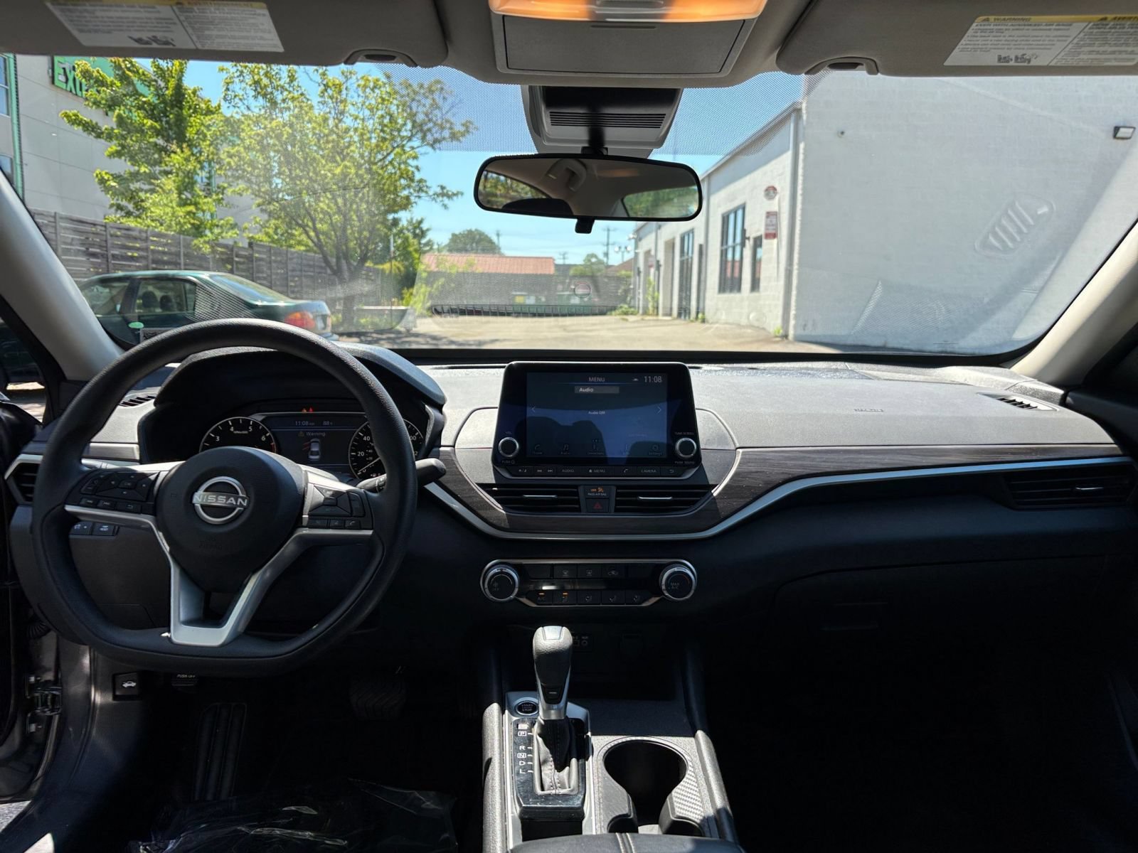 Used 2025 Nissan Sentra SV FWD image 33