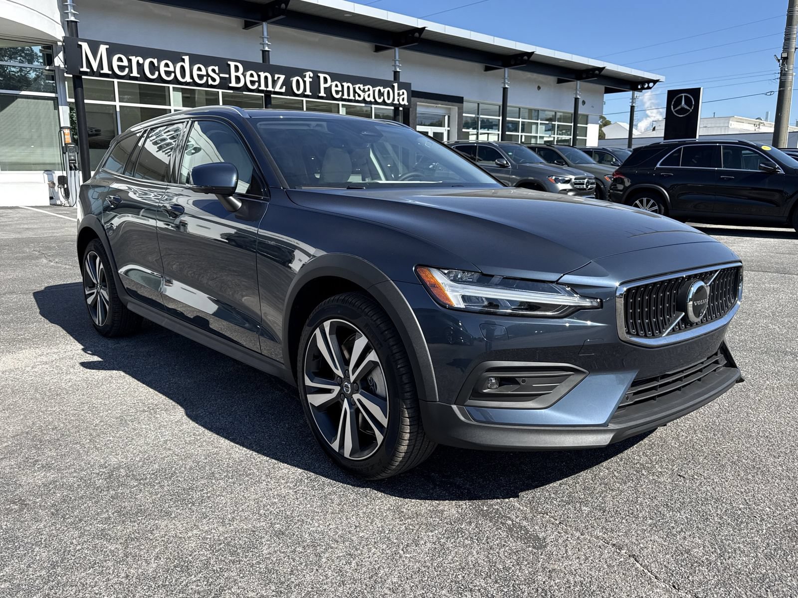 New 2026 Volvo V60 B5 Cross Country Plus w/ Protection Package Premier AWD/4WD image 7