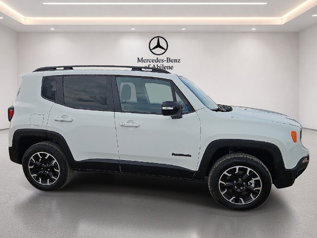 Used 2023 Jeep Renegade Latitude AWD/4WD image 9