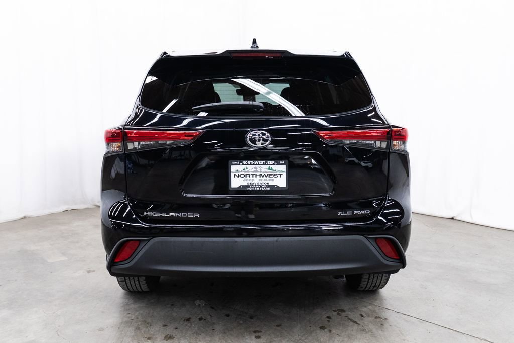 Used 2021 Toyota Highlander XLE image 5