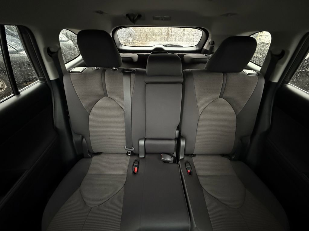 Used 2024 Toyota Highlander Limited image 25