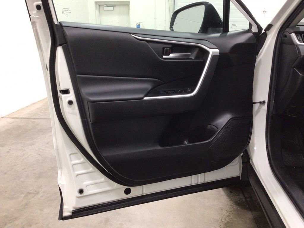 Used 2023 Toyota RAV4 XLE AWD/4WD image 17