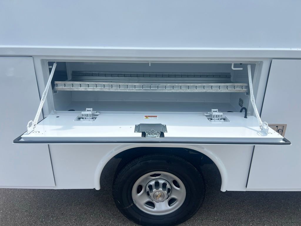 New 2025 Chevrolet Express 3500 w/ Power Convenience Package image 28
