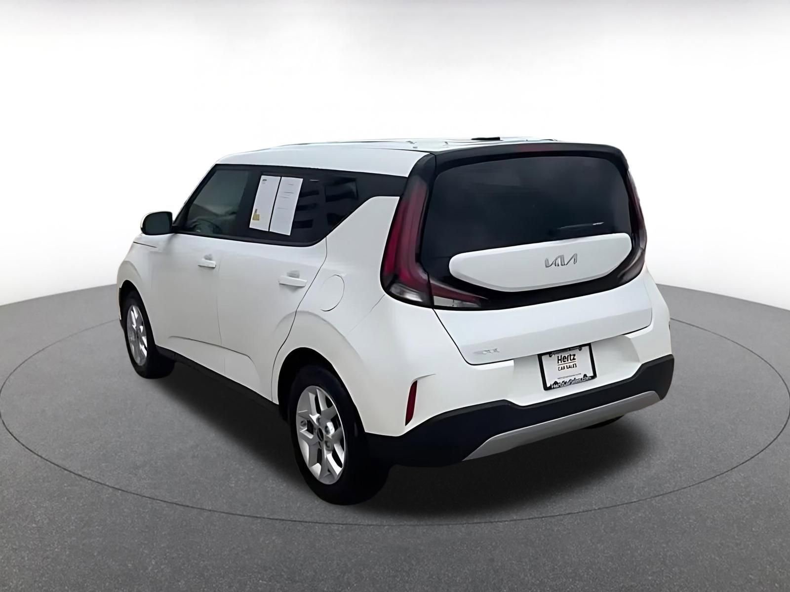 Used 2025 Kia Soul LX w/ LX Technology Package FWD image 11