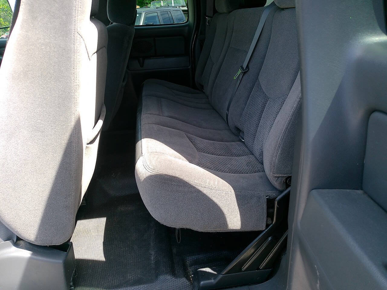Used 2006 Chevrolet Silverado 2500 W/T w/ Skid Plate Package AWD/4WD image 33