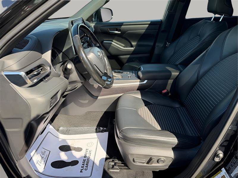 Used 2021 Toyota Highlander XSE FWD image 18