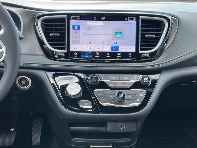 New 2026 Chrysler Pacifica Select FWD image 15