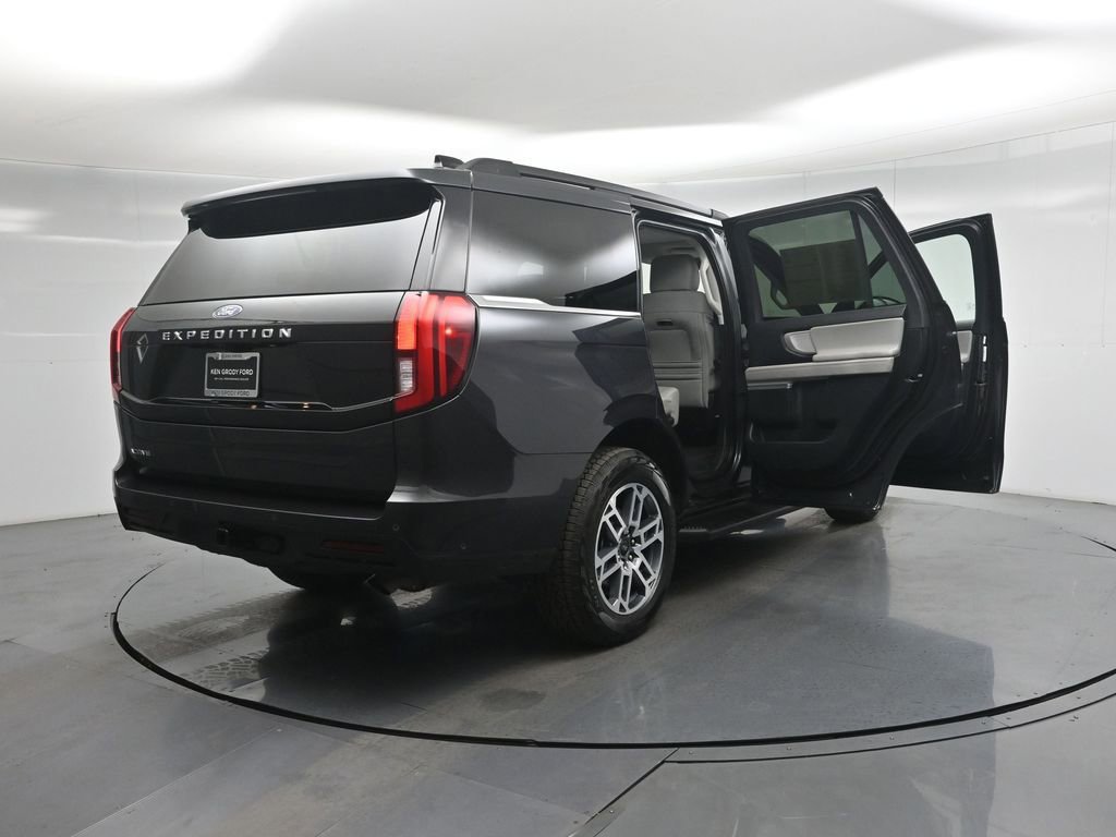 Certified 2025 Ford Expedition Active AWD/4WD image 6