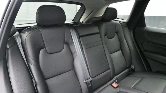 Used 2021 Volvo XC60 T6 Momentum AWD/4WD image 14
