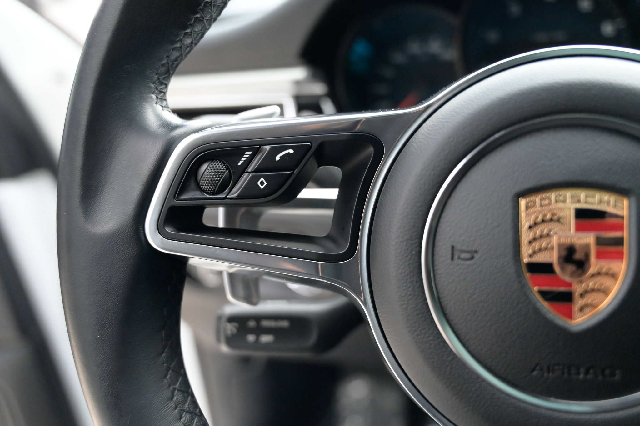 Used 2018 Porsche Macan AWD/4WD image 25