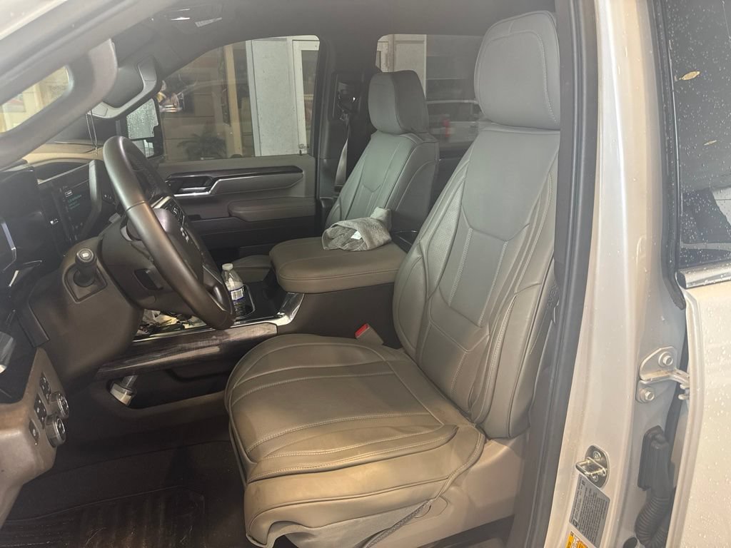 Used 2024 Chevrolet Silverado 2500 LTZ w/ LTZ Convenience Package AWD/4WD image 5