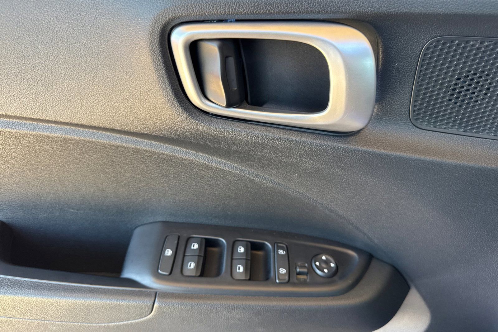 Used 2024 Hyundai Venue SE FWD image 11