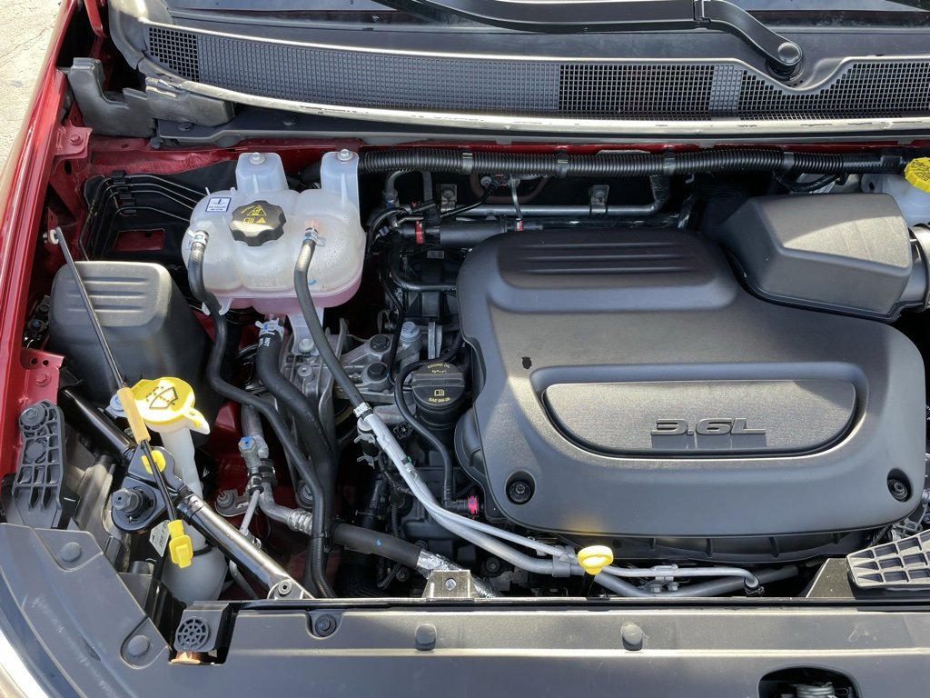 Used 2025 Chrysler Pacifica Limited image 43