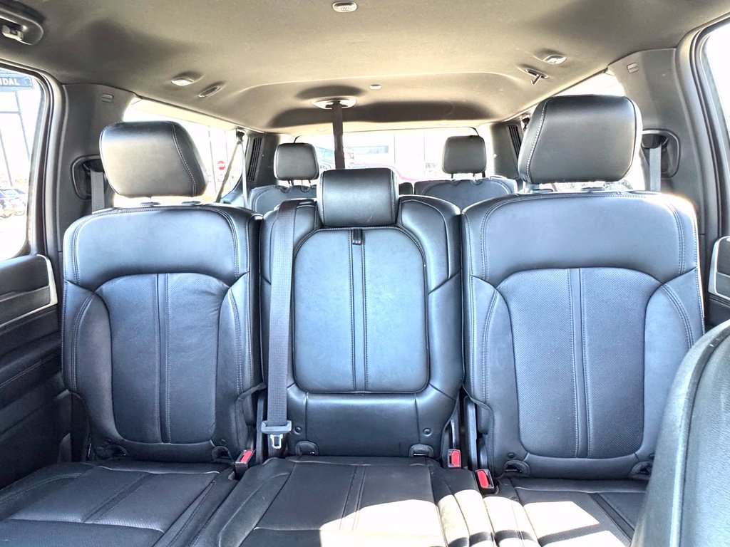 Used 2025 Jeep Wagoneer L Series II w/ 8-pass Seating Package AWD/4WD image 17