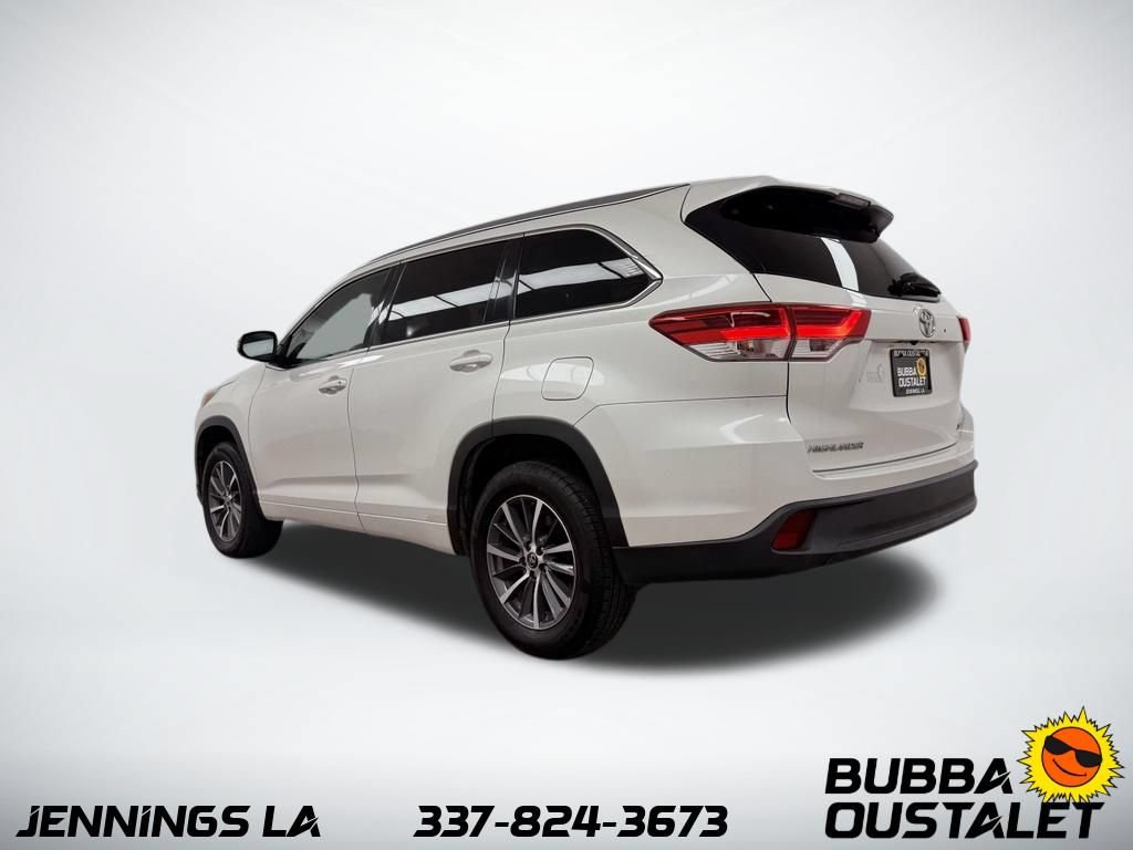 Used 2018 Toyota Highlander XLE FWD image 3
