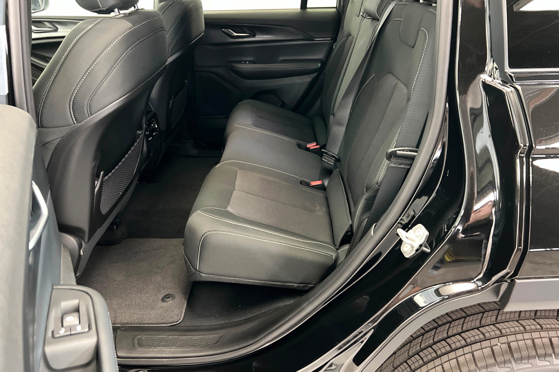 New 2026 Jeep Grand Cherokee Laredo AWD/4WD image 21
