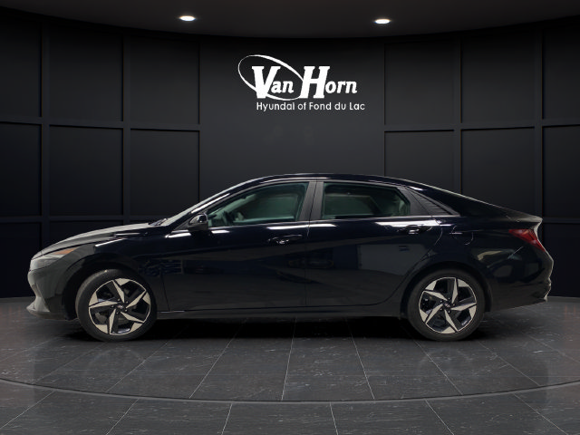 Used 2023 Hyundai Elantra Limited w/ Cargo Package FWD image 4
