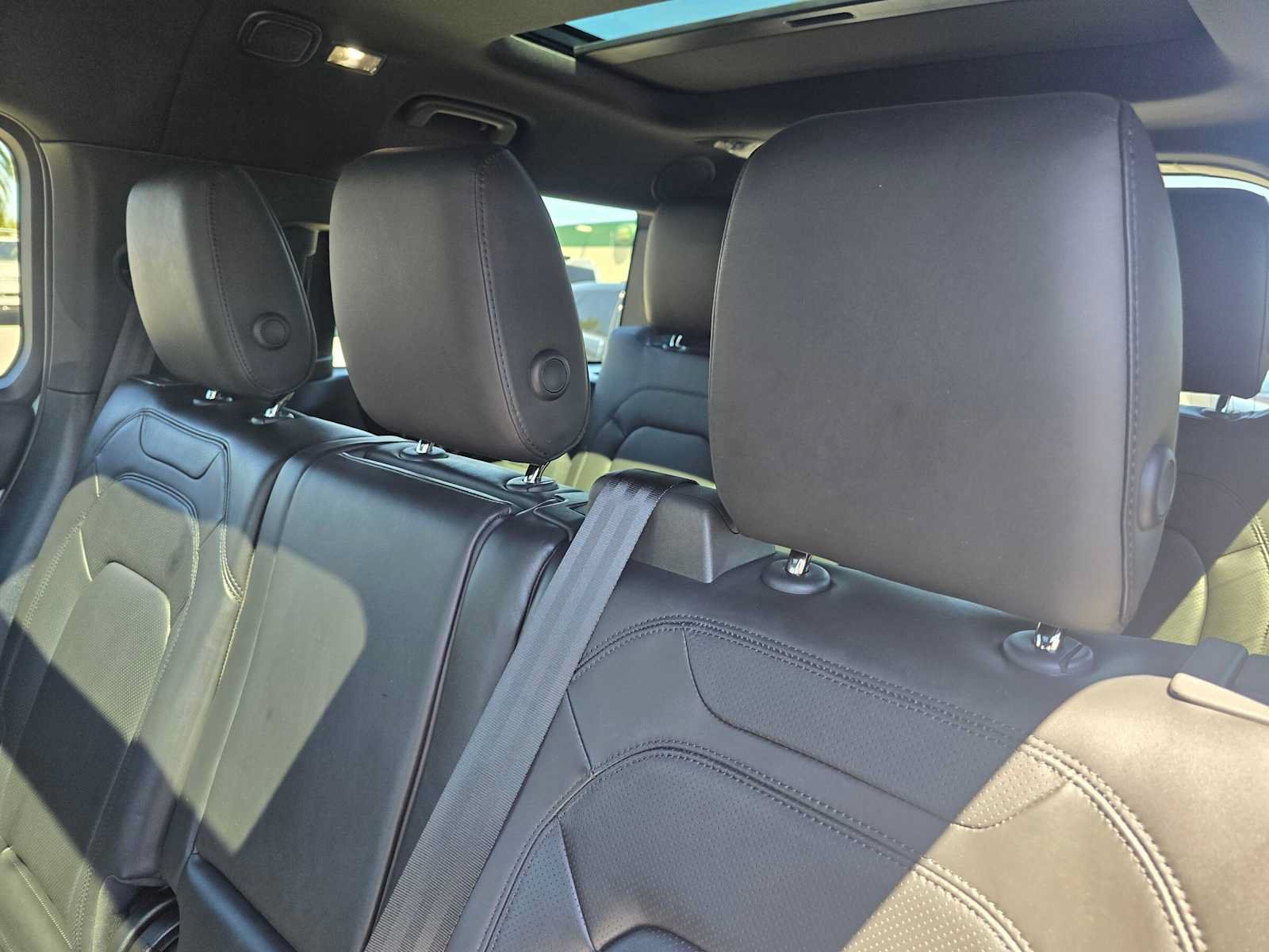 New 2026 Land Rover Defender 130 X-Dynamic SE AWD/4WD image 17