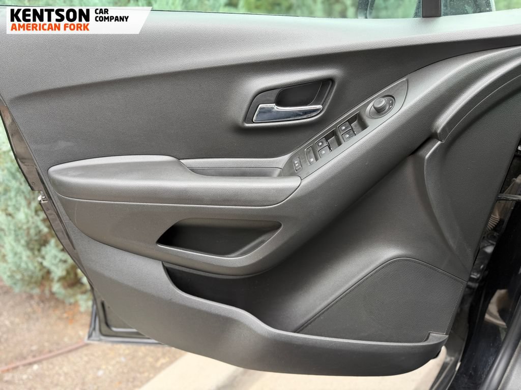 Used 2020 Chevrolet Trax LT AWD/4WD image 18