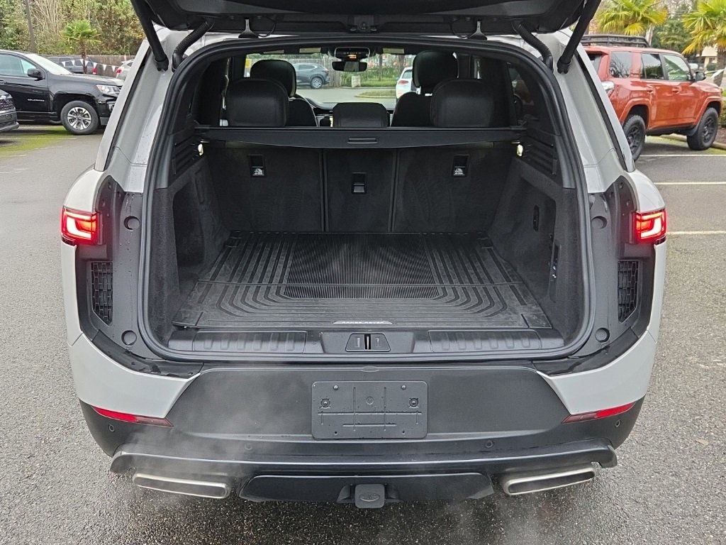 Used 2025 Land Rover Range Rover Sport SE image 16