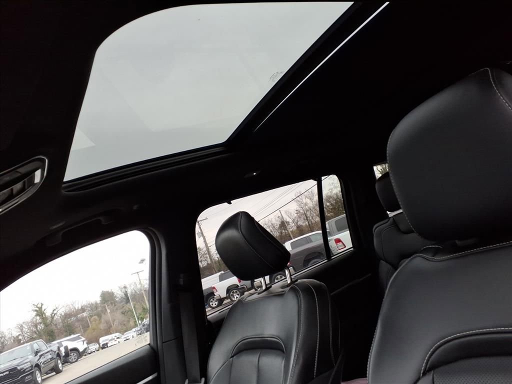 Used 2024 Jeep Grand Cherokee L Limited w/ Luxury Tech Group II image 12