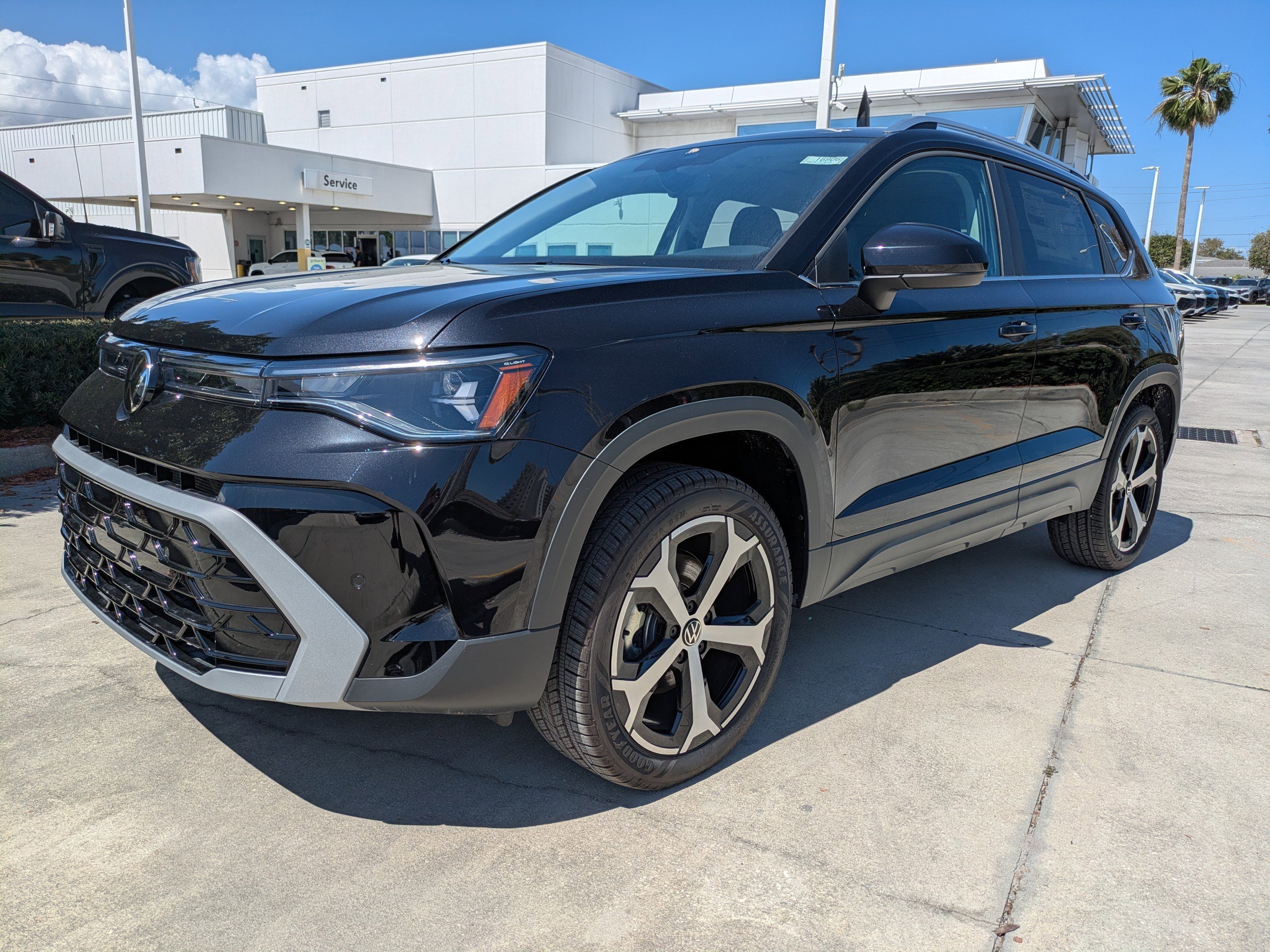 New 2026 Volkswagen Taos SEL AWD/4WD image 8