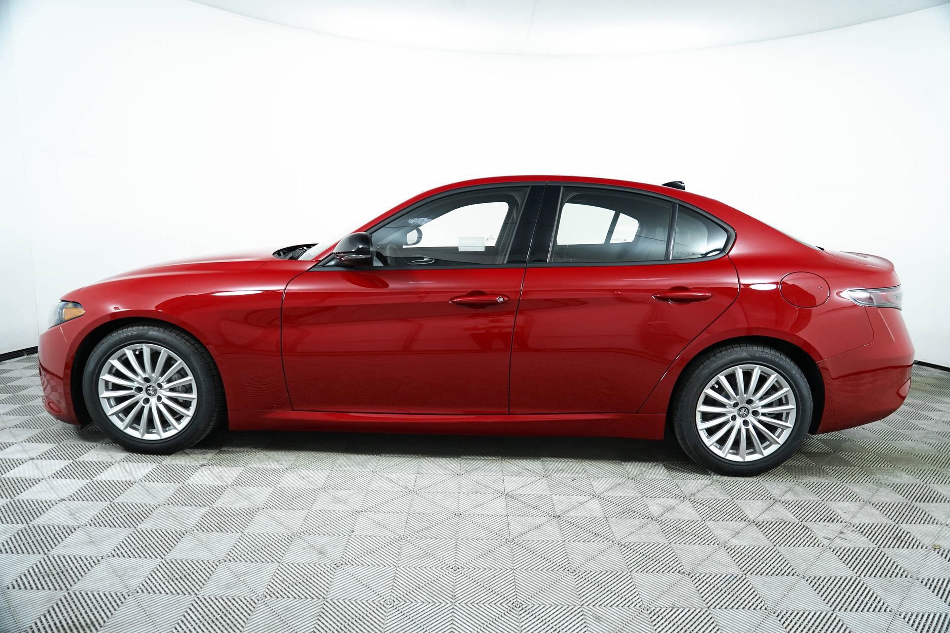 New 2024 Alfa Romeo Giulia Sprint image 4