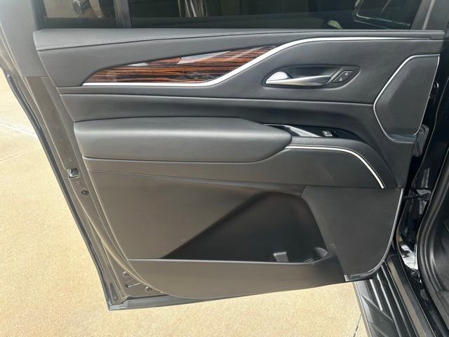 Used 2023 Cadillac Escalade ESV Premium Luxury image 21