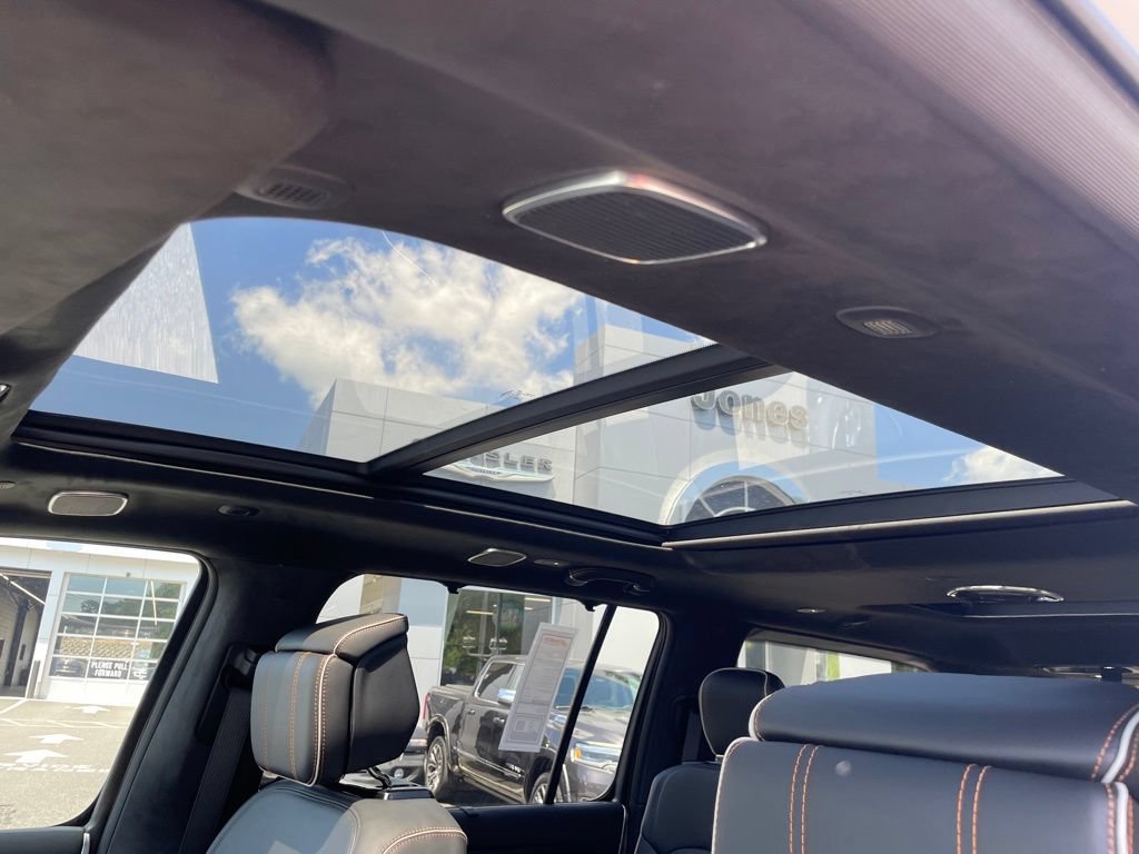 New 2026 Jeep Grand Wagoneer Summit AWD/4WD image 13
