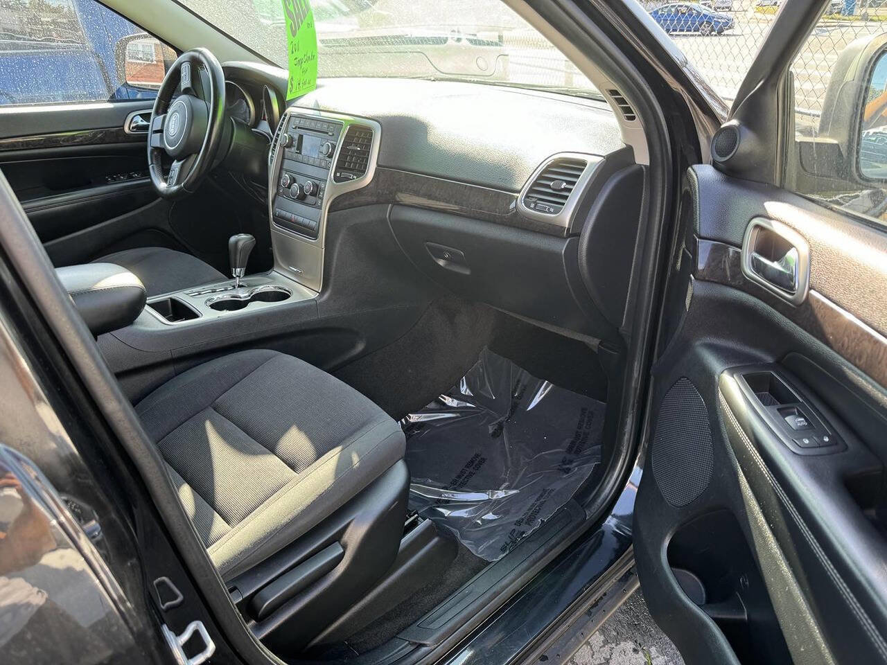 Used 2011 Jeep Grand Cherokee Laredo image 6