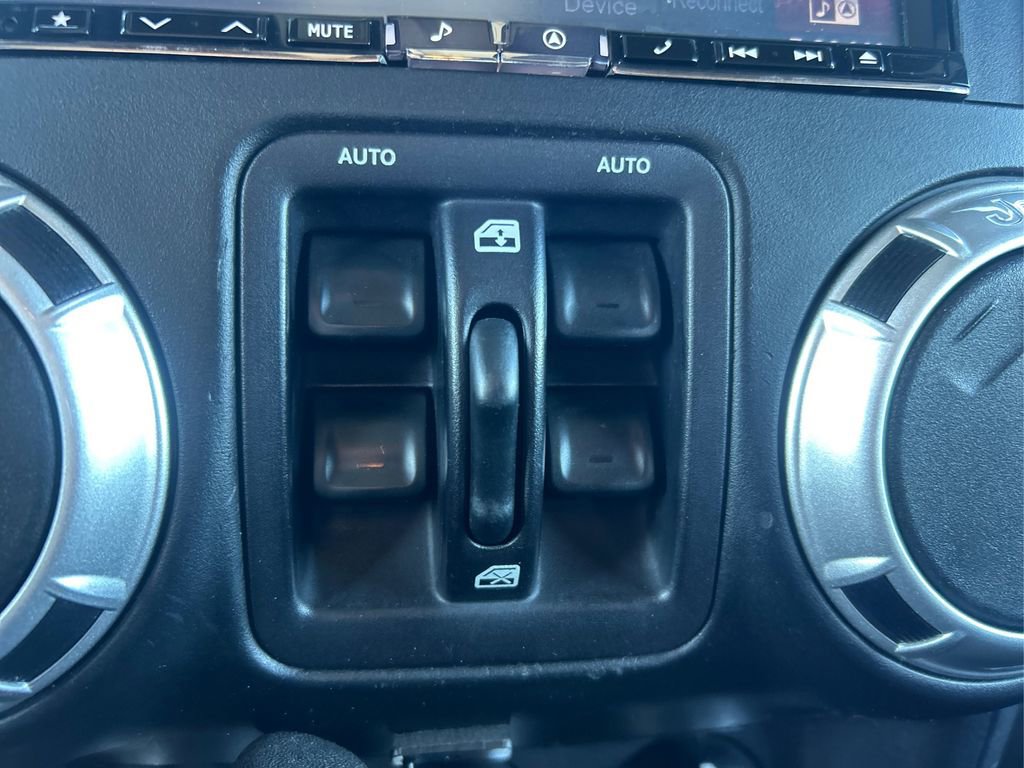 Used 2016 Jeep Wrangler Unlimited Rubicon AWD/4WD image 32