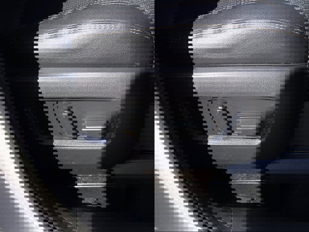 Used 2024 MAZDA CX-90 Plug-In Hybrid w/ Preferred image 11