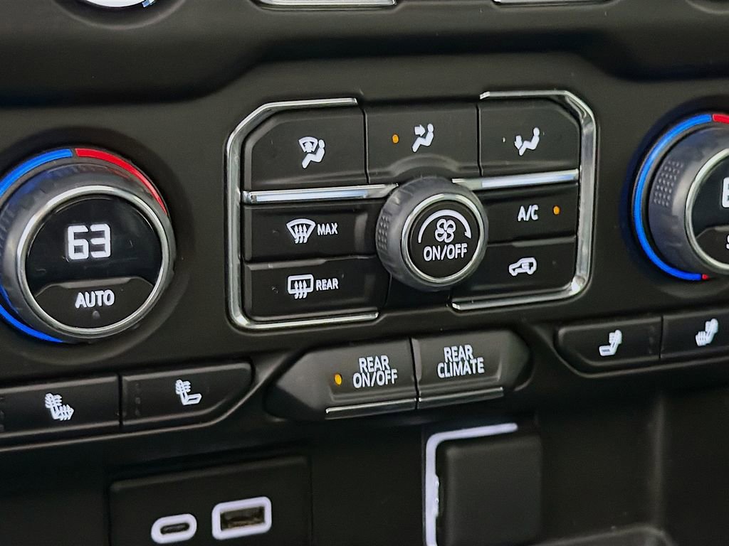 Used 2023 Chevrolet Tahoe Z71 w/ Luxury Package image 25