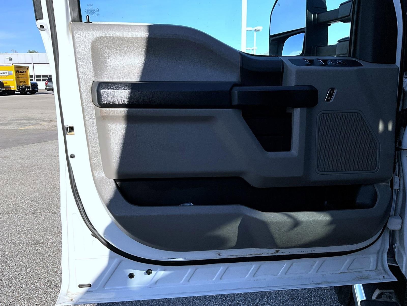 Used 2017 Ford F550 4x4 Crew Cab Super Duty image 11