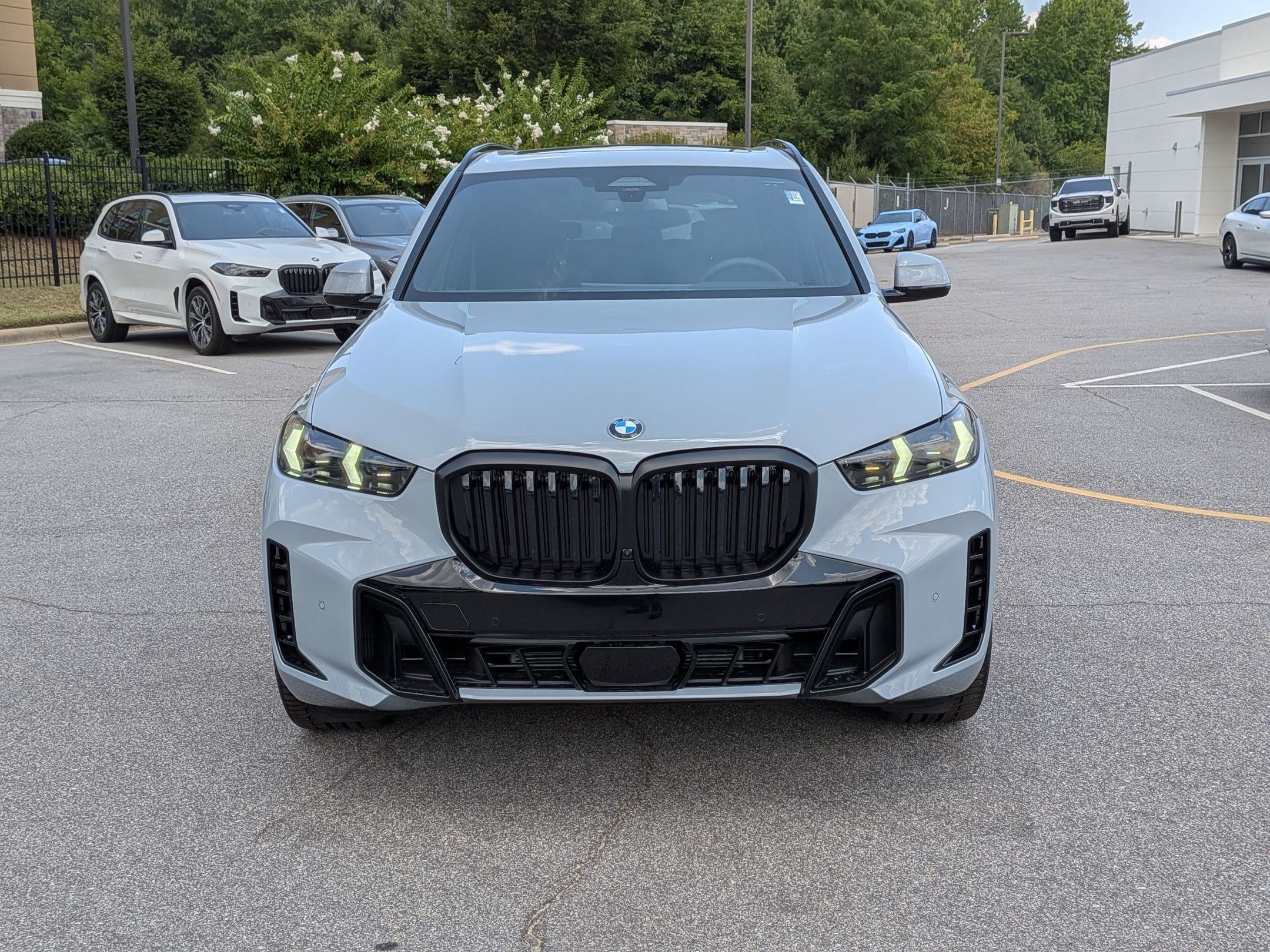 New 2026 BMW X5 xDrive40i w/ M Sport Package AWD/4WD image 8