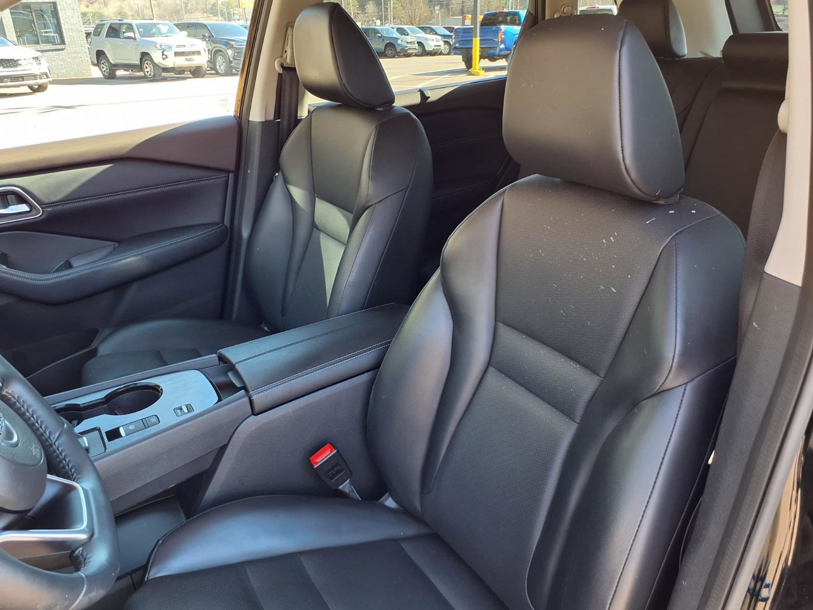 Used 2021 Nissan Rogue SV w/ Premium Package image 12