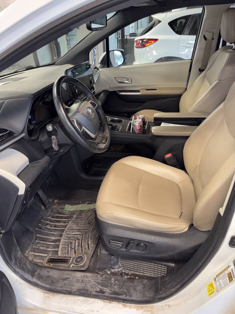 Used 2021 Toyota Sienna XLE AWD/4WD image 7