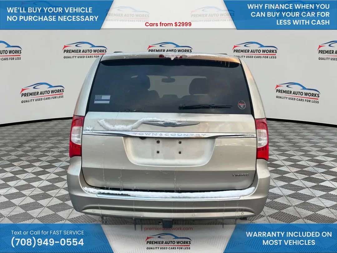 Used 2015 Chrysler Town & Country Limited Platinum FWD image 5