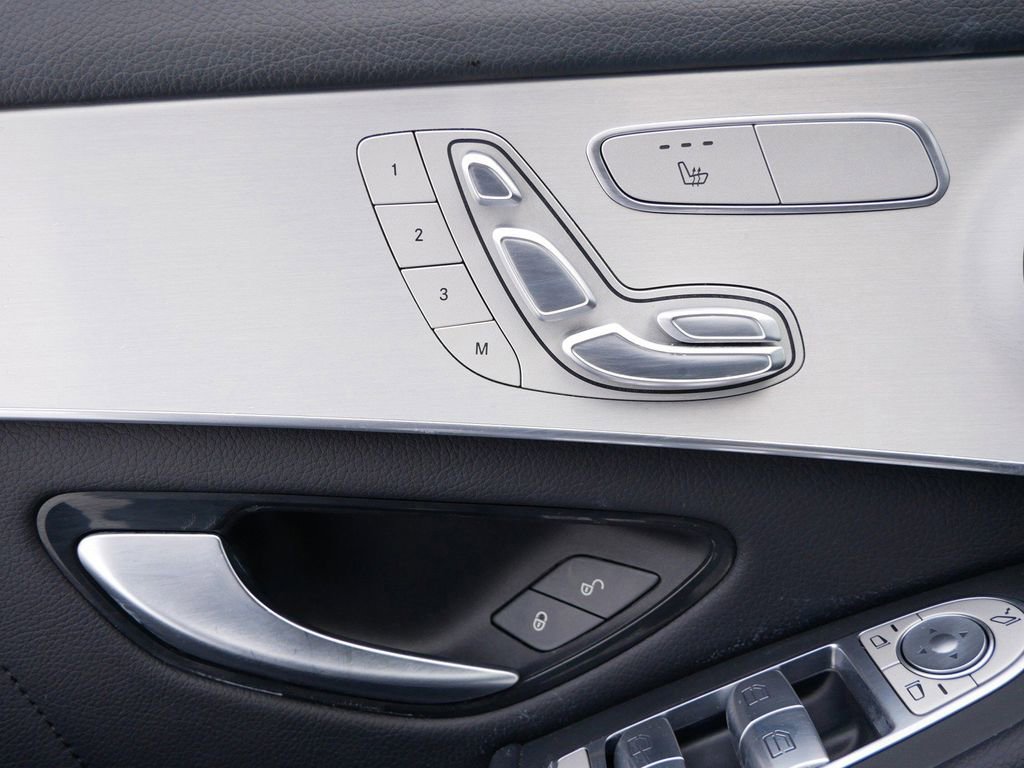 Used 2021 Mercedes-Benz GLC 300 4MATIC image 16