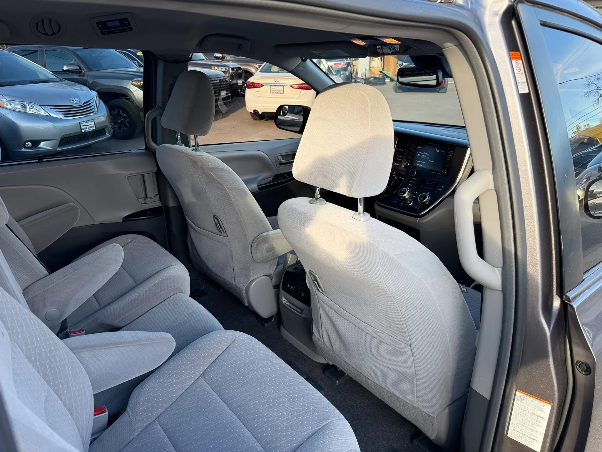 Used 2018 Toyota Sienna LE FWD image 17