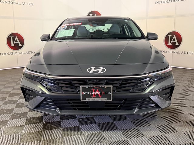 Certified 2024 Hyundai Elantra Limited image 3