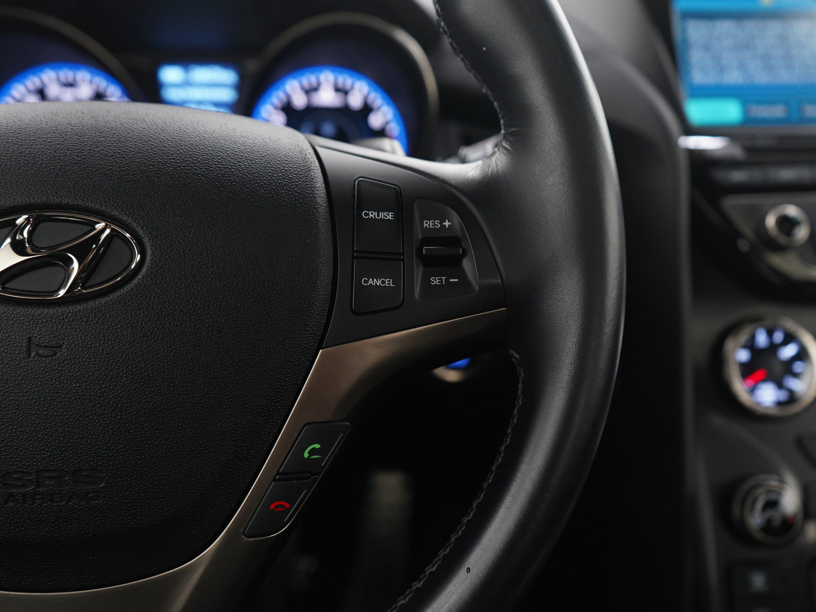 Used 2013 Hyundai Genesis 3.8 RWD image 22
