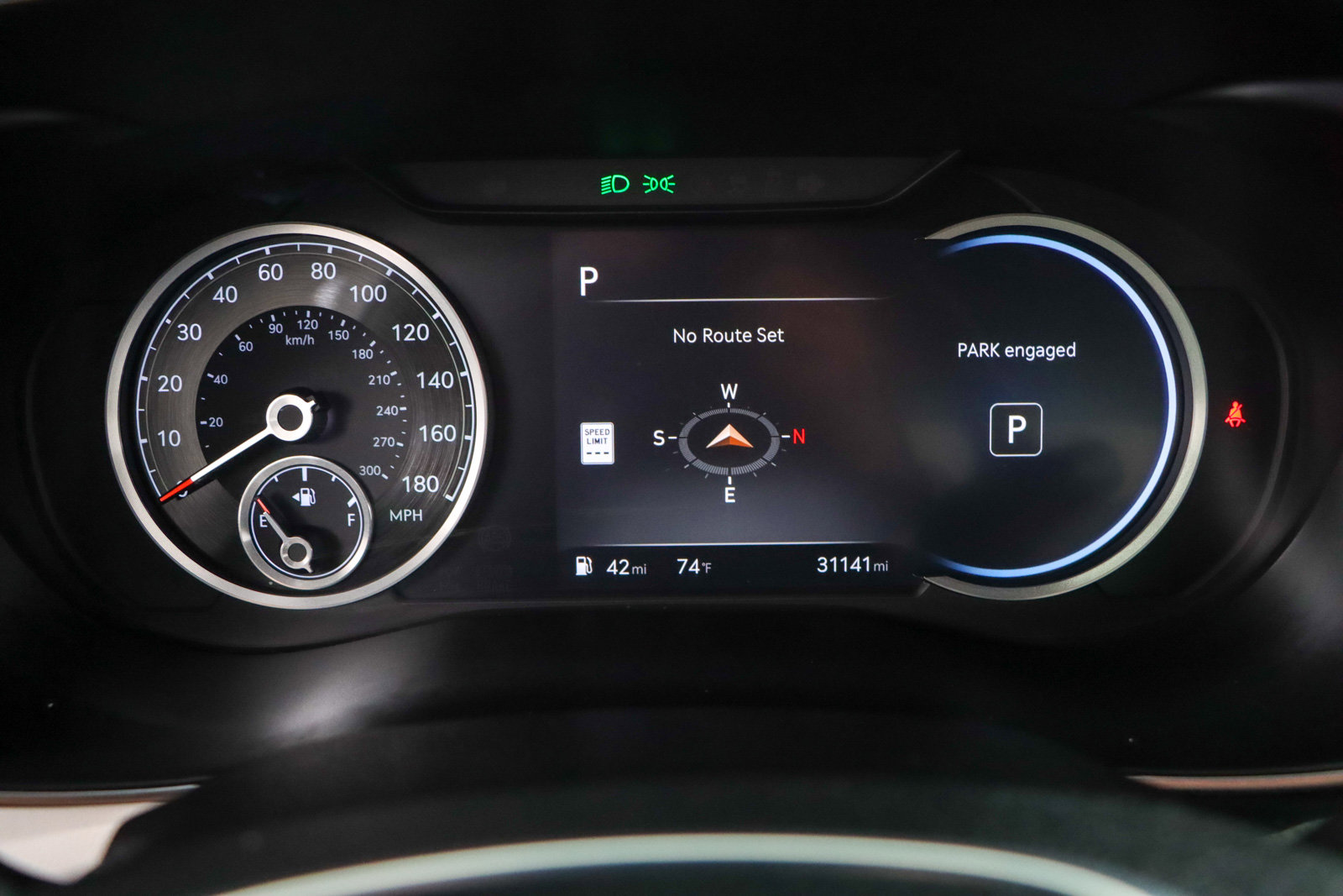 Used 2025 Genesis G70 2.5T image 15