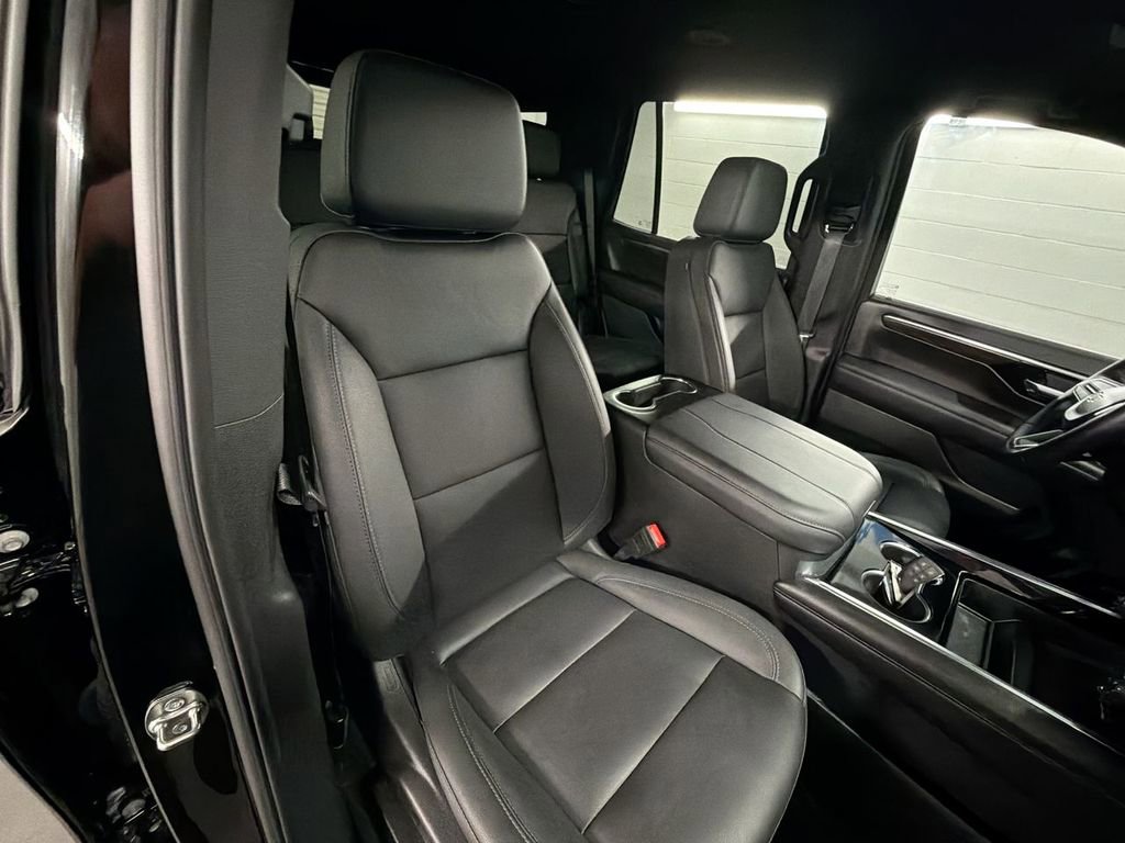 Used 2025 Chevrolet Tahoe Z71 w/ Comfort Package image 28