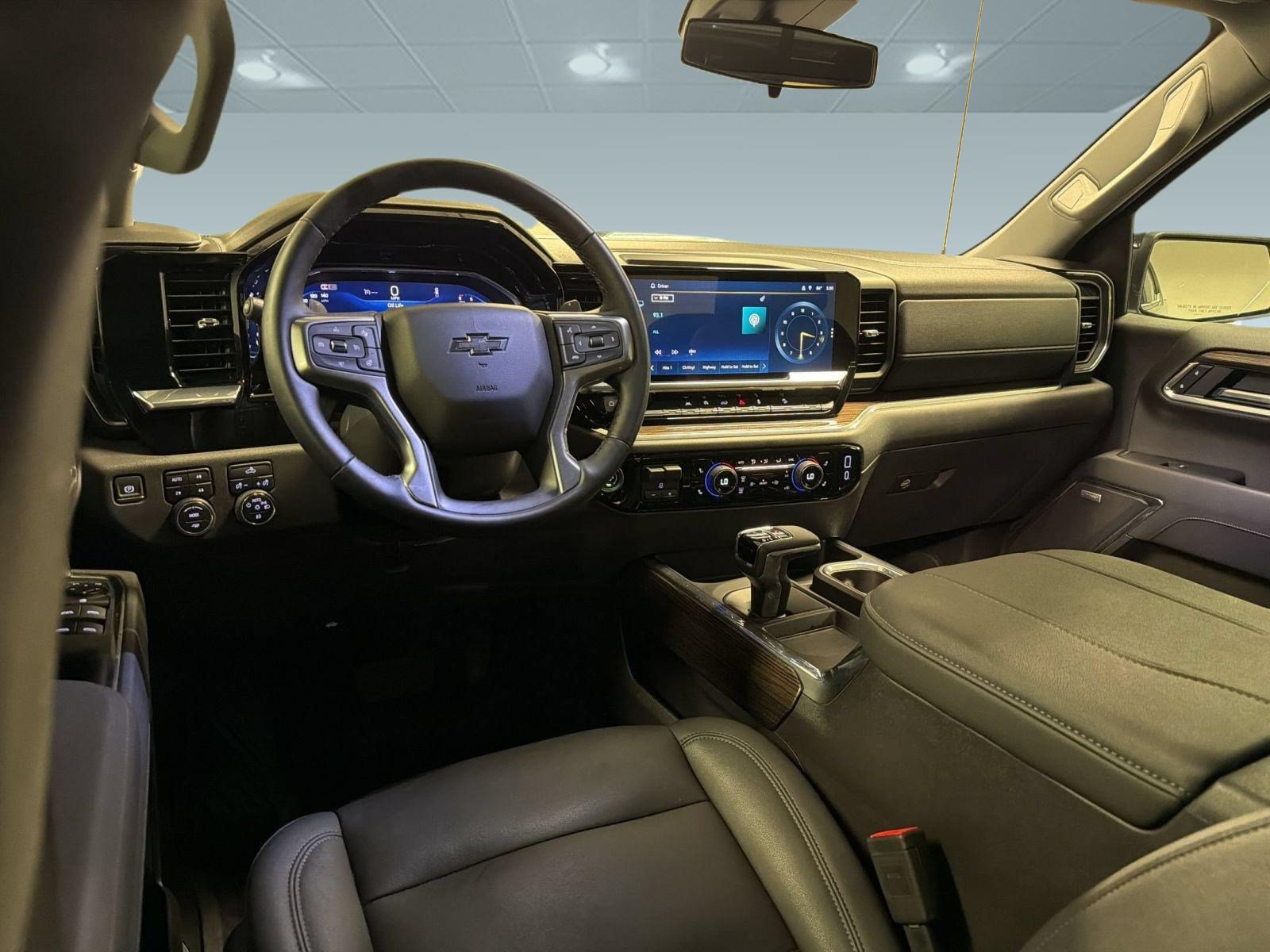 Used 2025 Chevrolet Silverado 1500 LT Trail Boss w/ Convenience Package II AWD/4WD image 16