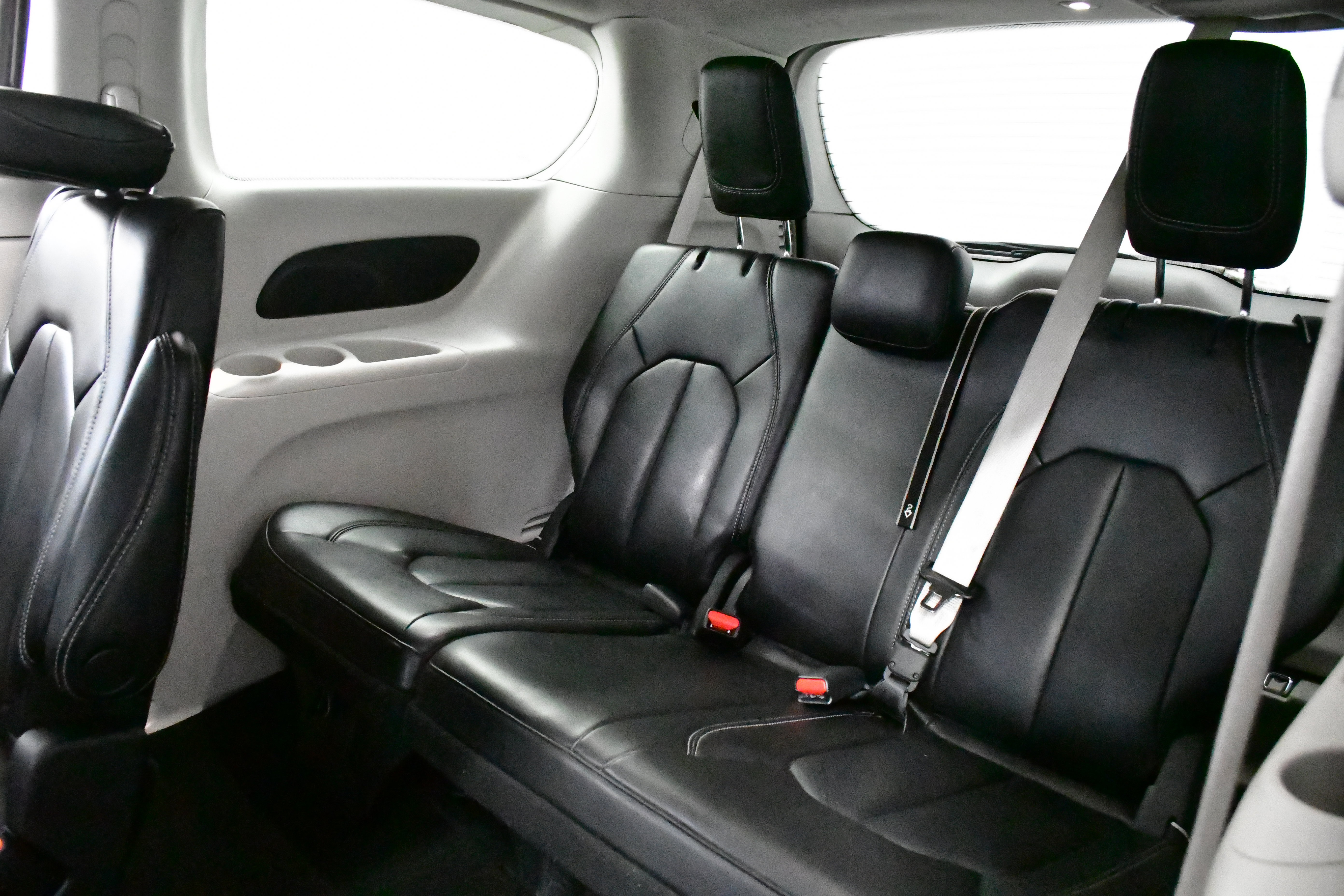 Used 2023 Chrysler Pacifica Limited image 25