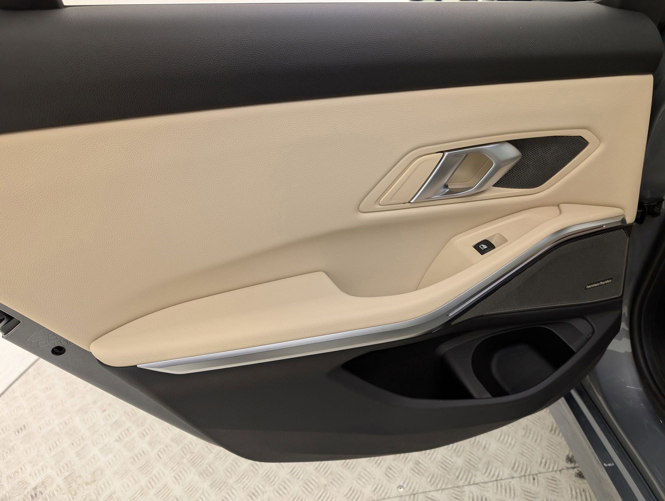 Used 2025 BMW 330i xDrive Sedan w/ Premium Package image 23