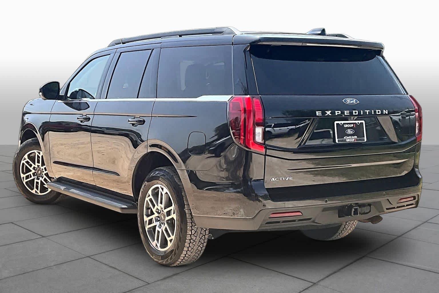 Used 2025 Ford Expedition Active AWD/4WD image 11