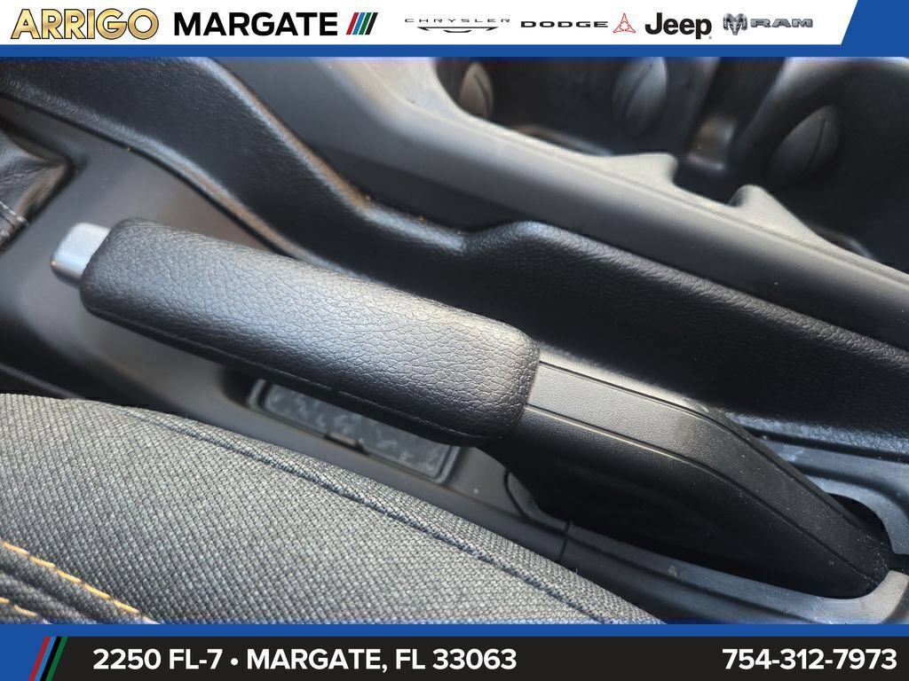 Used 2025 Jeep Wrangler Unlimited Sahara w/ Safety Group AWD/4WD image 25